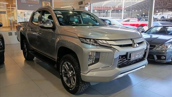 MITSUBISHI L200 TRITON 2.4 16V TURBO DIESEL SPORT HPE-S CD 4P 4X4 AUTOMÁTICO MITSUBISHI L200 TRITON 2.4 16V TURBO DIESEL SPORT HPE-S CD 4P 4X4 AUTOMÁTICO
